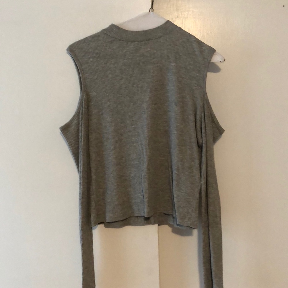 Grey top